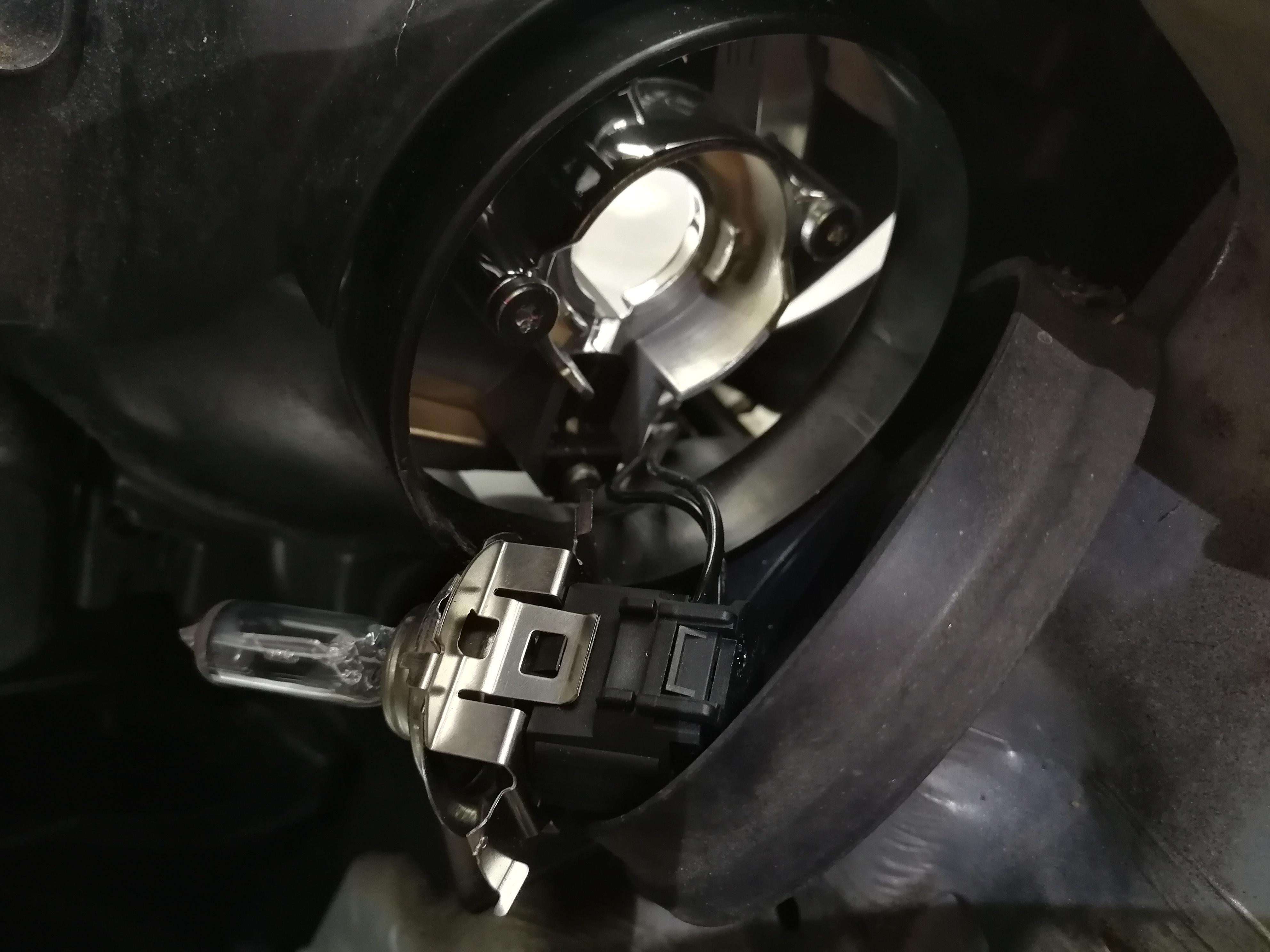Bulb and Bulb Retainer 05.jpg