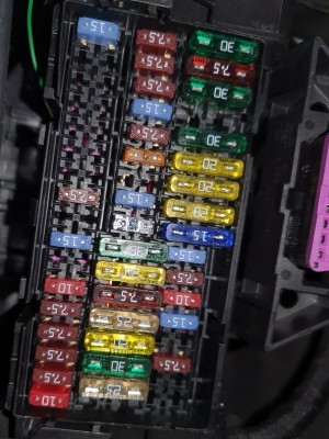 fuse box up cyta.jpg