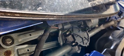 Locator groove for lip on underside of Plenum cover