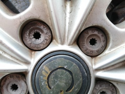 Photo of locking nuts