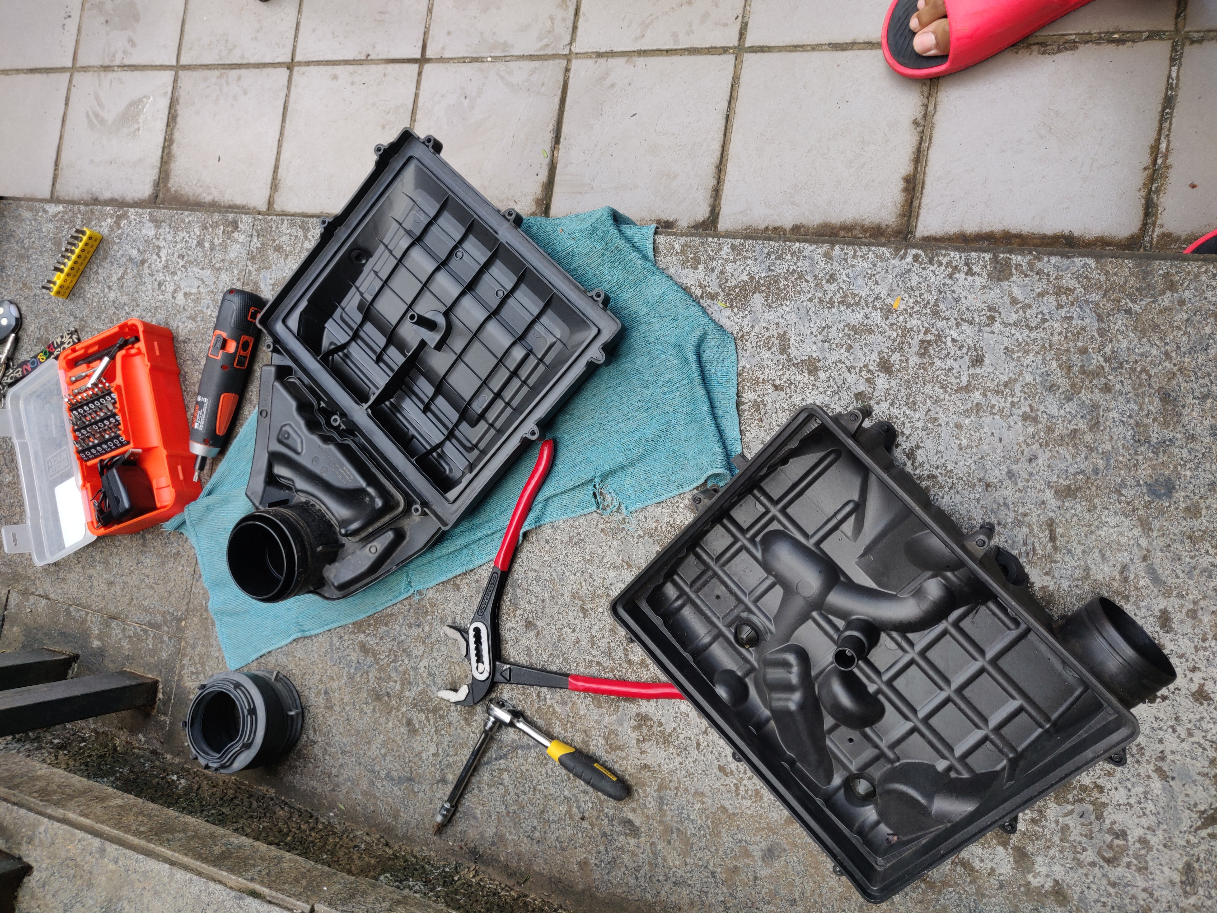 Audi Airboxes Opened for Cleaning-squashed.jpg