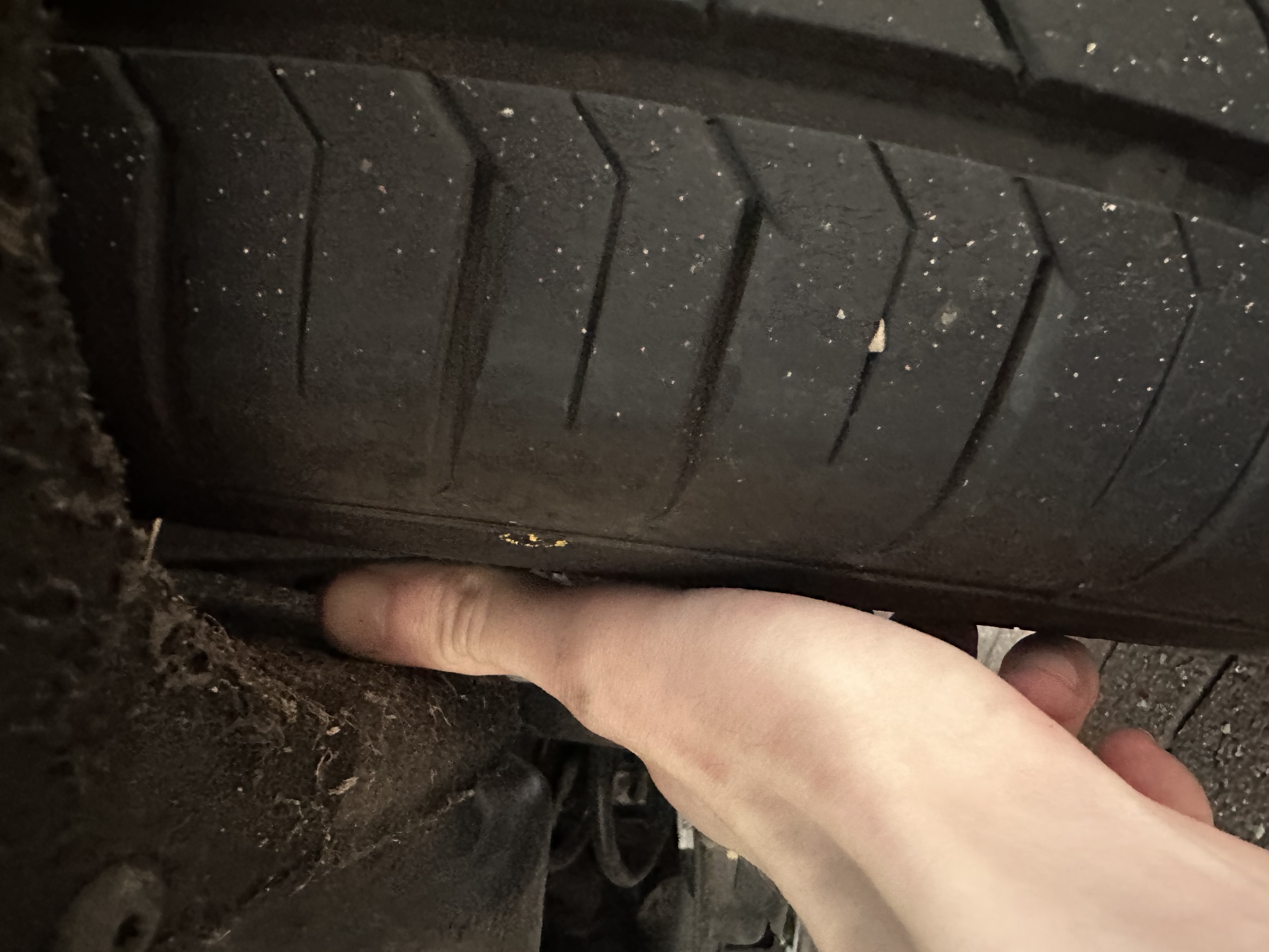 Current width between wheel and arch (around 15-20mm)
